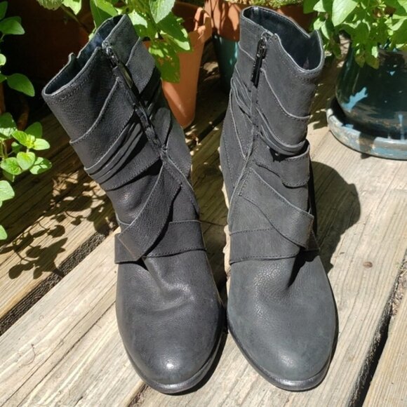 Vince Camuto Ferrah Leather Bootie Black - Picture 4 of 11